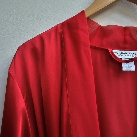 Morgan Taylor Intimates Robe in Deep Red Satin with Gauzy Trim, Size Large - Picture 6 of 9